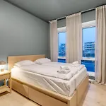 Apartment Deluxe Arctic Seafront With Sea & Mountain Views *