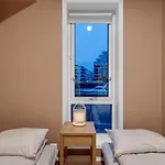 Deluxe Arctic Seafront With Sea & Mountain Views Apartment Tromsø