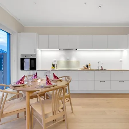 Deluxe Arctic Seafront With Sea & Mountain Views