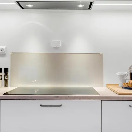 Deluxe Arctic Seafront With Sea & Mountain Views Apartament *