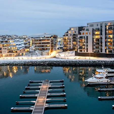Leilighet Deluxe Arctic Seafront With Sea & Mountain Views Tromsø