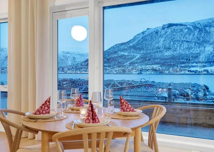 Deluxe Arctic Seafront With Sea & Mountain Views Apartamento *