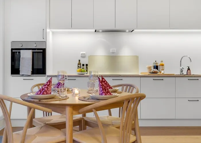 Deluxe Arctic Seafront With Sea & Mountain Views Tromsø