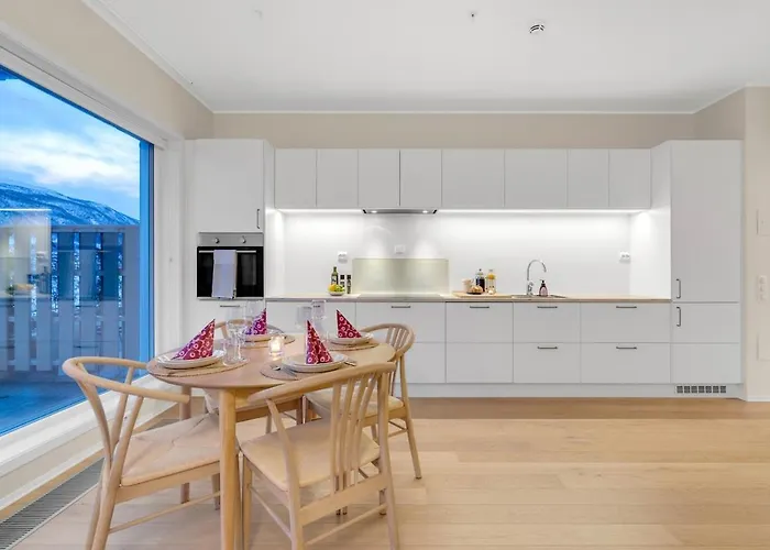 Deluxe Arctic Seafront With Sea & Mountain Views