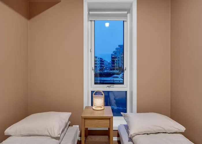 Deluxe Arctic Seafront With Sea & Mountain Views Apartament Tromsø