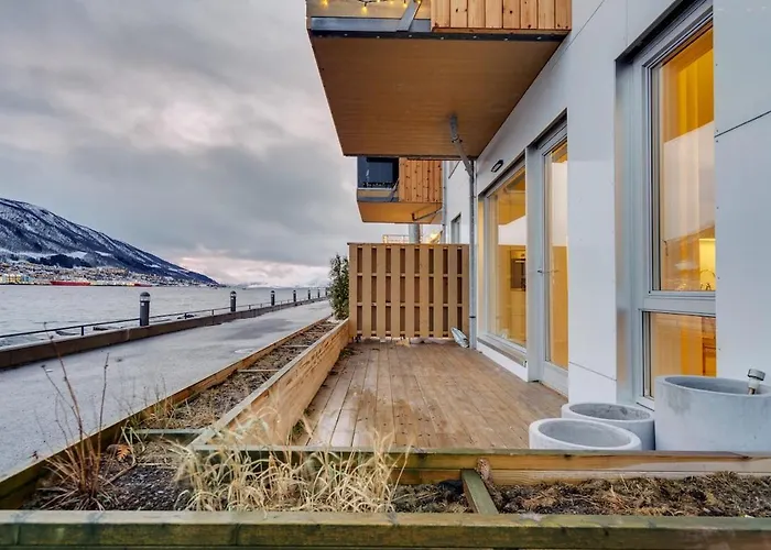 Deluxe Arctic Seafront With Sea & Mountain Views Apartamento *