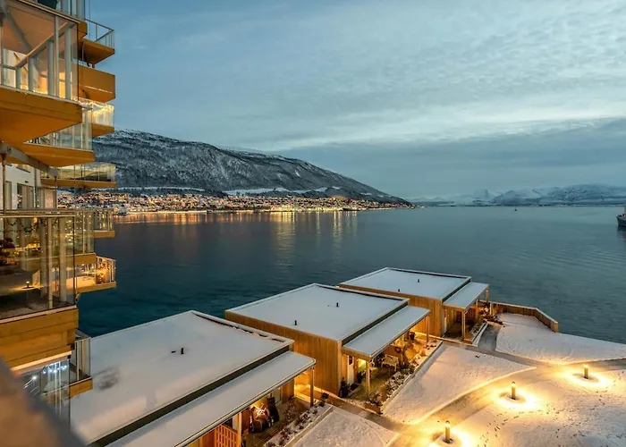 Deluxe Arctic Seafront With Sea & Mountain Views Apartament Tromsø