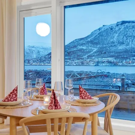 Deluxe Arctic Seafront With Sea & Mountain Views Apartman *
